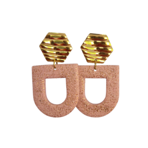 Statement oorbellen boog glitterroze clay