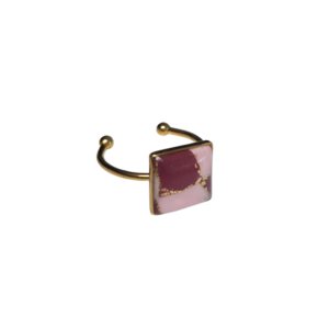Verstelbare gouden ring met vierkante roze en bordeaux clay