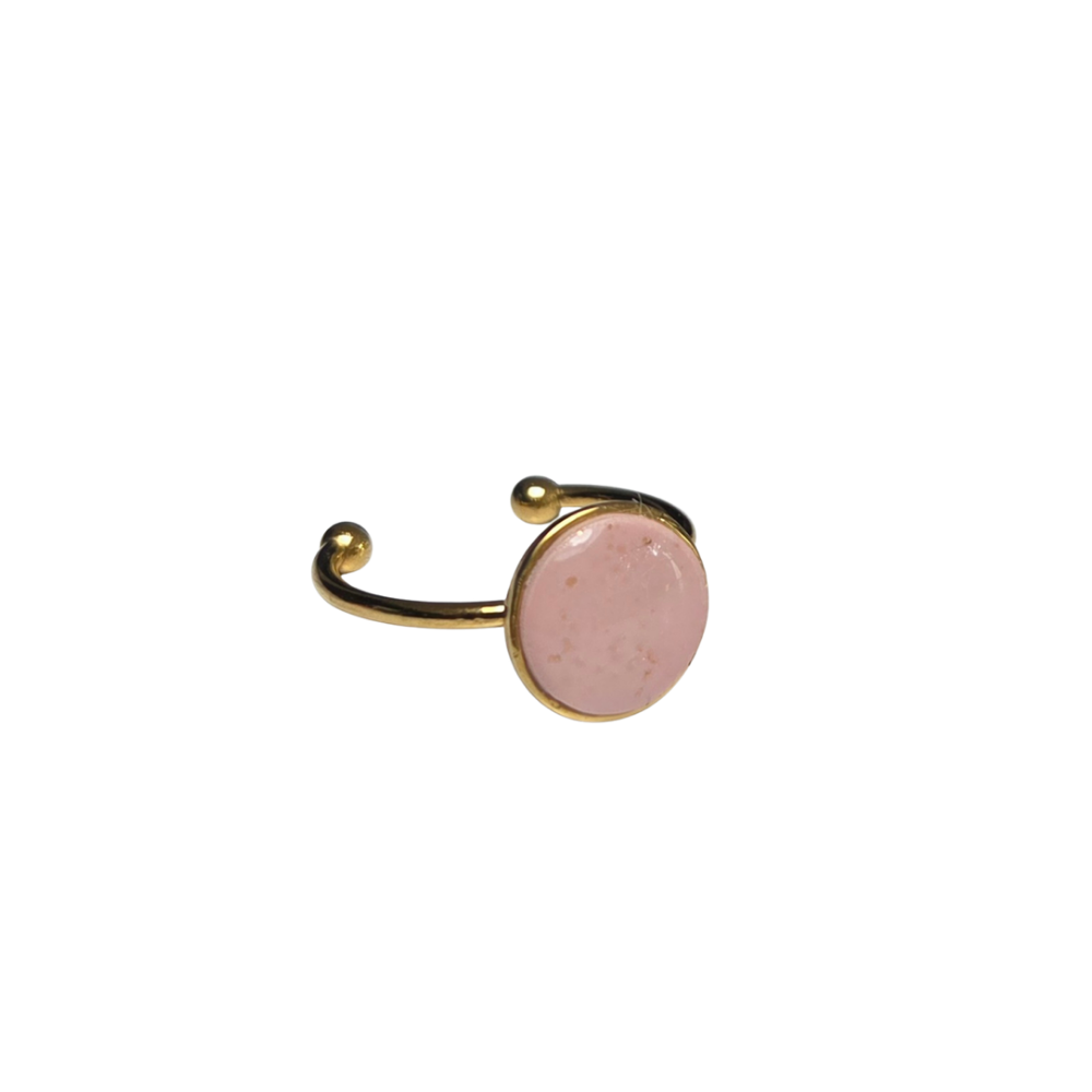 Verstelbare gouden ring met ronde roze clay