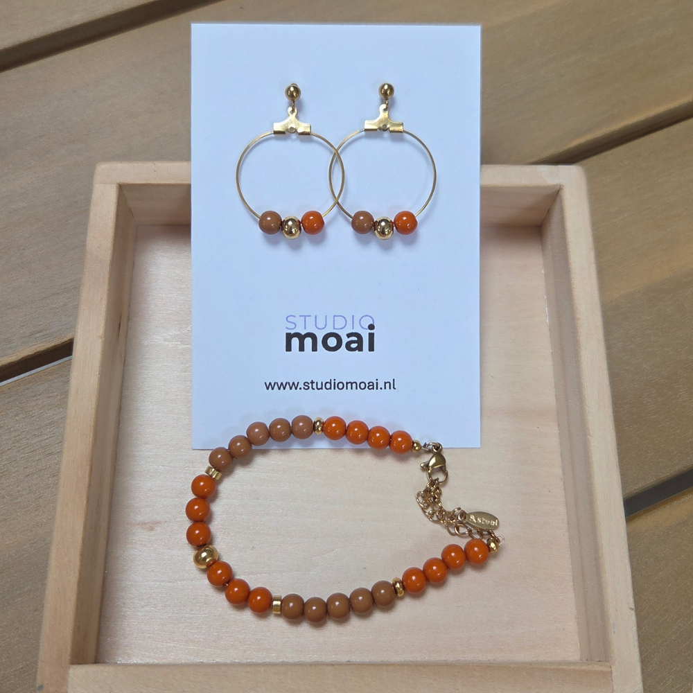 Verstelbare kralenarmband met oranje en bruin - Afbeelding 4