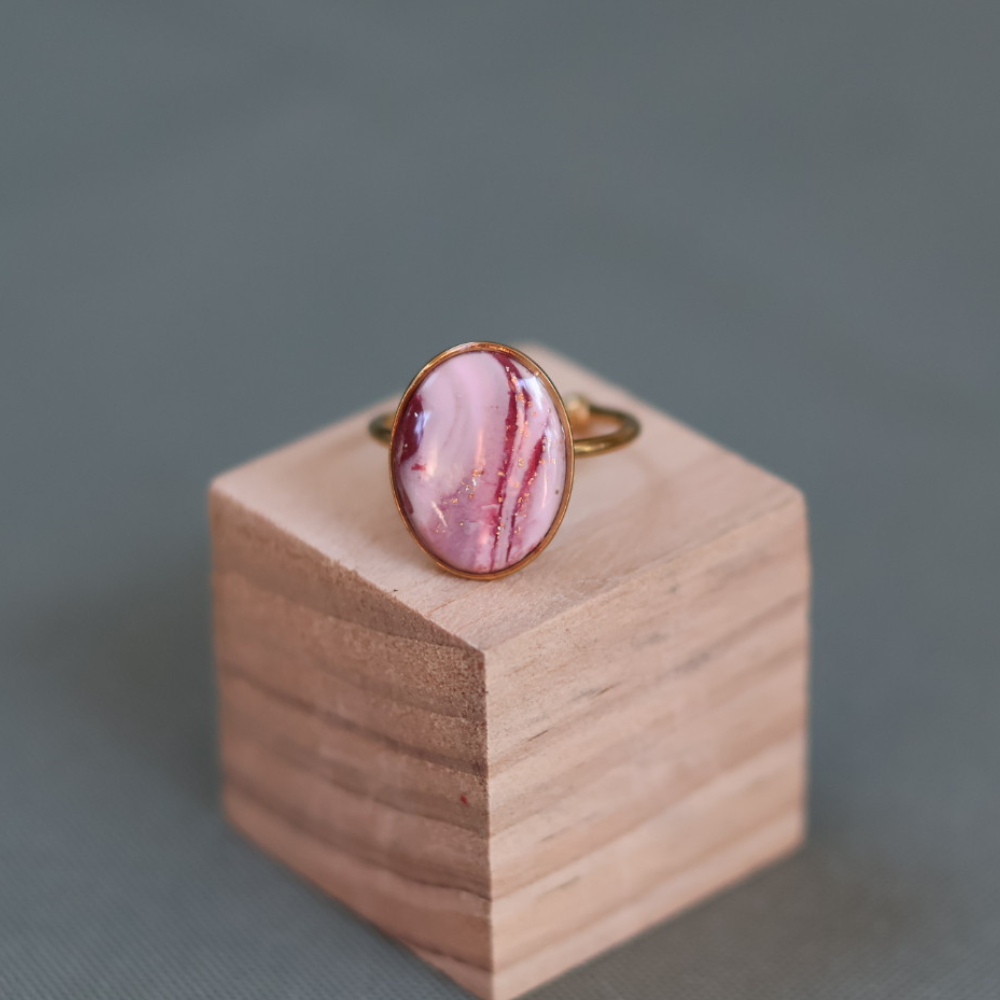 Verstelbare gouden ring met ovale gemarmerde bordeaux clay - Afbeelding 3